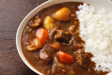 料理研究家リュウジが教える『蕎麦屋さんのカレーライス』の作り方が話題!たった”10分”で絶品カレーが完成…まさかの『想像を超える味』に主婦から驚きの声続々「めちゃくちゃ簡単で美味しそう」「ちょっとした工夫でこんな美味しいものが食べられるなんてと感動しました…!」「家庭で再現出来るのは嬉しいです!」