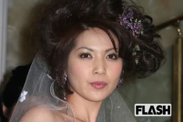 【57歳の制服姿】飯島直子、若々しさに称賛集まるウラで指摘されていた「誕生日は14回しか迎えていない」という事実