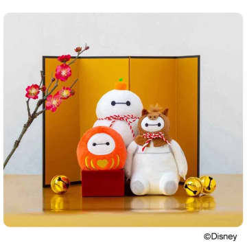 「ベイマックス」が鏡餅/だるま/うまになった！　セブン限定ニューイヤーぬいぐるみ発売