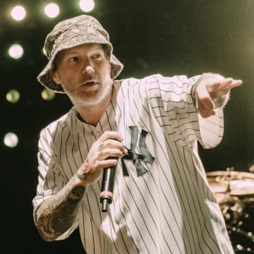 リンプ・ビズキット、ベーシストのサム・リヴァースが他界もツアーを続行へ