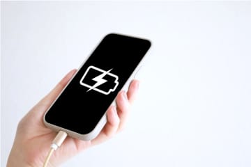 スマホ充電中、熱くなっているけど大丈夫？主な原因や危険なサインも