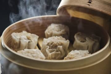 飲食店でのトラウマ「点心に大きなゴキ〇リが…」　それでもしっかり全額請求、30代女性が体験した最悪のランチ