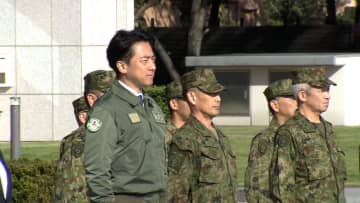 小泉防衛相が陸自部隊を初視察　「日本を守るために働いている自衛官がいる…1人でも多くの方に伝えたい」