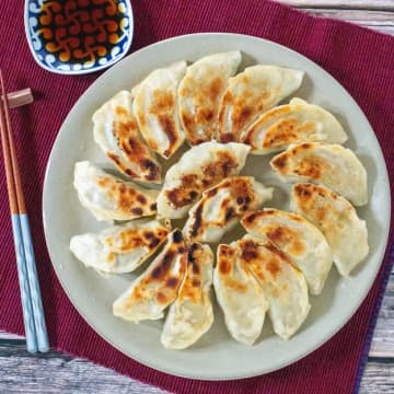 【このギョーザ食べたら、もう普通のに戻れないよ…】「めっちゃジューシー♡」「だまされたと思ってやってみ！」SNSで話題のゼリー入りギョーザ