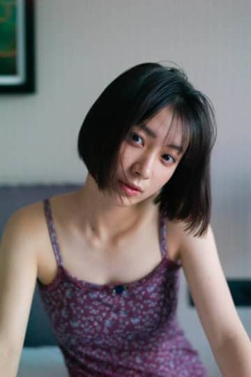 藤崎ゆみあ、美デコルテ際立つキャミワンピSHOT公開！透明感＆大人っぽさのギャップにときめき