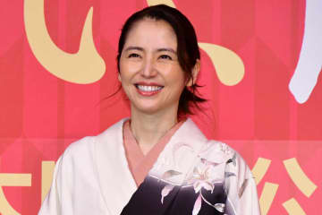 父役・永瀬正敏が激写、長澤まさみの“うなじ”にネット歓喜「この角度は貴重」「艶っぽくて美しい」