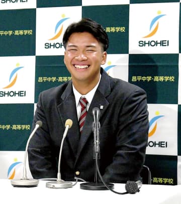 プロ野球ドラフト会議　埼玉県内の高校から3人指名　昌平の桜井はロッテ4位、山村学園の横田は埼玉西武5位、浦和学院の藤井は巨人6位　大宮東高出身で日本通運の冨士はロッテ5位