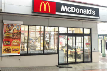 【食レポ】マクドナルドとストリートファイターが初コラボした「ストリートバーガーズ」爆誕! リュウ×てりやきの攻撃的なウマさ炸裂「焦がしにんにくマヨたまごてりやき」と、春麗イメージの「油淋鶏マヨチキン」を食べ比べ!
