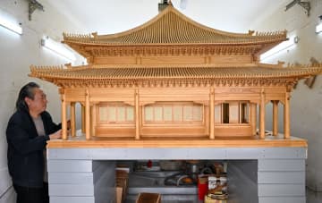 故宮「太和殿」の模型制作で古代建築文化を継承　中国河北省