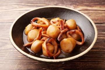 料理人・笠原将弘『イカと里芋の煮物』の作り方を伝授！『プロが教える』下処理で上手に仕上げる…”和食の定番レシピ”に主婦からも「こういう和食が一番すき」「煮汁をご飯にかけるのも好き！」の声