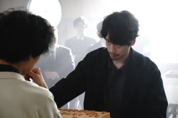 「33年分の自分を含めて芝居をする」——『盤上の向日葵』より坂口健太郎が魅せる対局シーンの映像が公開