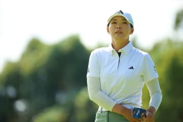 ＜速報＞3つ伸ばした渋野日向子がトップ10圏に浮上し後半へ　ルーキー・中村心もラッシュで首位に浮上