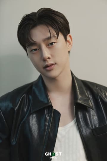 BTS・JINの親友、「兵役で最も過酷」な海兵隊へ！『プデュ2』出演俳優クォン・ヒョンビンが11月入隊