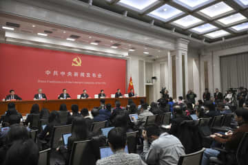 中国共産党中央委員会、第15次5カ年規画の策定に関する提案を説明