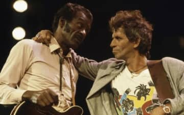チャック・ベリー生誕100周年ドキュメンタリー映画、キース・リチャーズやジミヘンらとの場面写真&収録楽曲公開