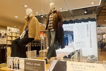 茶屋町や中崎町をコーデで表現！？ 梅田の新ユニクロに「大阪すぎるマネキン」