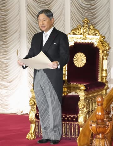 第219臨時国会の開会式　天皇陛下迎え、参院本会議場で