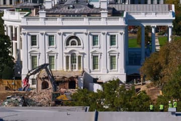 米ホワイトハウス東棟、完全に解体　宴会場の建設進む