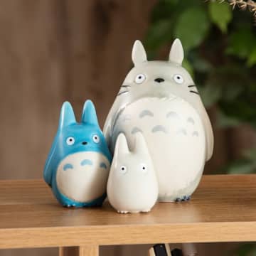 ジブリ「となりのトトロ」、トトロたちが磁器ドールに！ 「どんぐり共和国」ECにて販売中