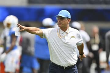 チャージャーズHCハーボーがそれぞれHCと先発QBとして通算60勝を達成