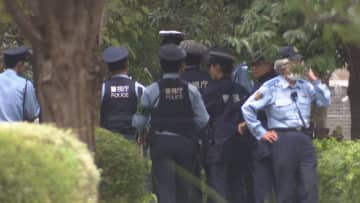 【最新】トランプ大統領来日直前のアメリカ大使館前が騒然…不審な男が刃物持ち職務質問の機動隊員がケガ