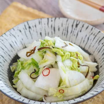 ひと株丸ごと使い切り！「白菜」の簡単おすすめレシピ3選｜切って漬けるだけの浅漬けから、旨みたっぷりの簡単うま煮料理まで！