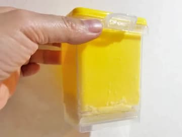 ダイソーで見つけた『四角いアイテム』　使い道に「もう巻かなくていい」【キッチングッズ】