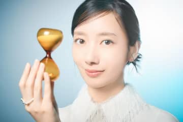 波瑠が約5年ぶり共演の川栄李奈と互いにリスペクトし合う関係性「背中で語る……なんて、そんなんじゃないです」