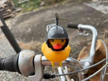【セリア自転車】かわいい「あひるちゃん」にキュン！「自転車パフホーン」は目印＆飾りとしておすすめ！