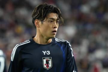 高速ダイレクト弾！ フライブルク鈴木唯人が欧州舞台で自身の力を証明する待望の移籍後初ゴール！ 渾身のガッツポーズに｢めっちゃ感動｣｢ここからケチャドバやで！｣