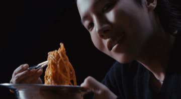 BTSのJ-HOPEが登場！LE SSERAFIM、タイトル曲「SPAGHETTI」MV公開…ユニークな歌詞＆強烈なラップに注目