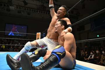 【新日本】『SJTL』開幕戦でドラゴンゲート勢が激突！KUSHIDA＆吉岡組がタイガー＆YAMATO組を下す！吉岡「リーグ戦、決勝もハイフライフローで決めたいと思います」