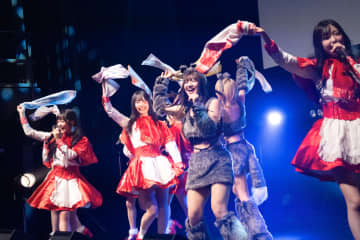 『LinQ』1日限りのハロウィン衣装で初の定期公演東京編！“あのMV”も再現！？“キャパ2,000人完売”を目指して──【ライブレポート】