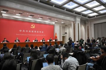 中国の第15次5カ年計画、「中国経済」「中国人の経済」両面を重視、経済効果で寿命引き上げも