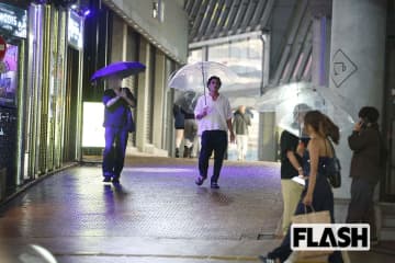 【俳優復帰から1年】伊勢谷友介　短髪の最新ショットにファン驚嘆！クルクルパーマからのイケオジ化が大好評
