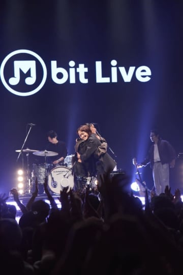 Awich × iri、コラボライブ＜M bit Live #4＞映像を期間限定YouTube無料配信