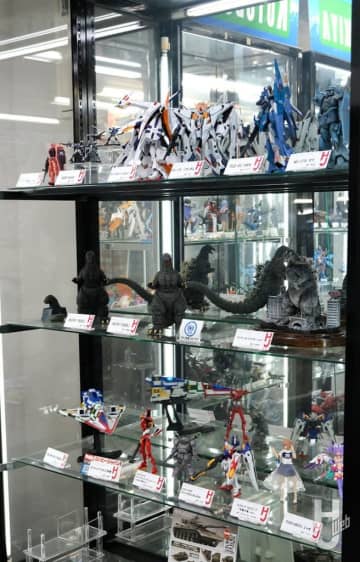 【表紙作例展示中】「RX-105 Ξガンダム」、「ARX-105FF ペーネロペー」など、月刊ホビージャパン2025年12月号の作例が大集結！【ヨドバシカメラ新宿西口本店 ゲーム館 2F】