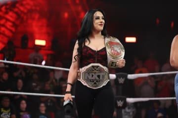 かつて日本でも活躍した“ラテン系”美女レスラー、チャンピオンとして凱旋来日に感慨コメント…初々しいデビュー当時の写真にファン反応