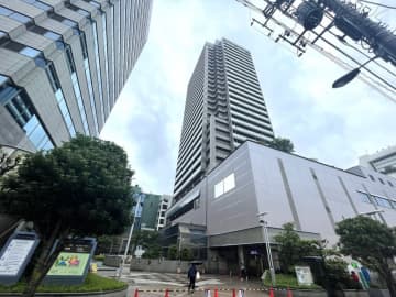 なかのサンクォーレ 9階｜「中野」駅徒歩5分。低層階が商業エリアで至便。区役所・大型公園至近。広々バルコニーで陽当たり・眺望良好な南西角住戸