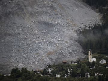 地滑り危険地域のブリエンツ村民、集団移住を決断