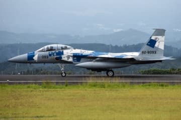まさかの「アグレッサー」飛来！ 自衛隊統合演習、鹿児島空港でF-15戦闘機が訓練実施