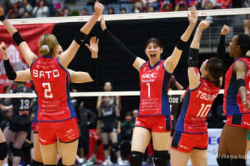 昨季のファイナリストが激突！ ホームのNEC川崎がフルセットの熱戦を制す【大同生命SVリーグ女子第3節GAME1】