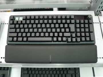 小型液晶やダイヤル搭載のCORSAIRゲーミングキーボード「VANGUARD PRO 96」が登場