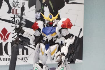 「MG 1/100 ガンダムバルバトスルプス」、11月22日に発売決定！　サンプルがガンダムベース東京に展示中【ガンダムベース撮り下ろし】