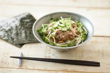 「彩りも味もパーフェクト」のせるだけ！簡単どんぶり朝ごはんレシピ3選