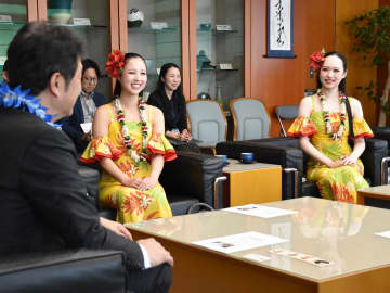 茨城県出身フラガール　ハワイアンズ感謝月間PR　2人が知事表敬