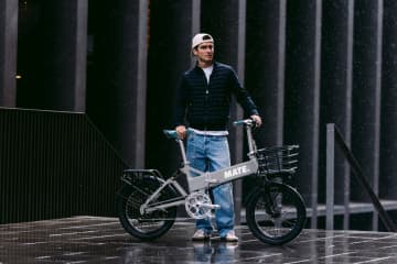 デンマークe-BIKE × 英国サドル！MATE.BIKEが伝統ブランド「BROOKS」と限定コラボ！「Silver Haze」にレザーサドルを装備したアートピースが本日予約開始！