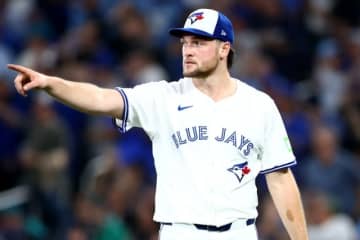 「リリースポイントがメジャートップクラスの高さ」大谷翔平を初対決で奪三振！ ブルージェイズ22歳右腕をWS２度制覇の日本人が解説！ 決め球スプリットを絶賛