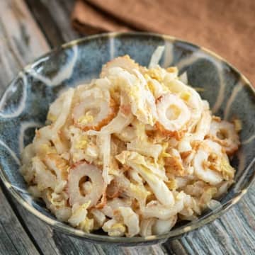 【白菜1/4カットが秒で消えた】「家にあるもので作れるのがいい」「子どももパクパク」切って和えるだけ！白菜とちくわのサラダレシピ