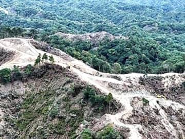 鴨川メガソーラー　千葉県、工事一時停止を要請　盛土の計画変更、業者への「指導」に合わせ